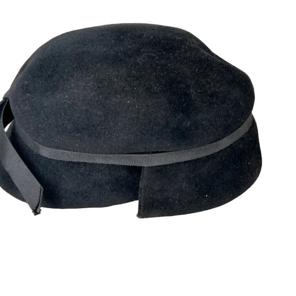 1950's Vintage Velvet Black Hat from Carson Pirie Scott & Co - Picture 2 of 7